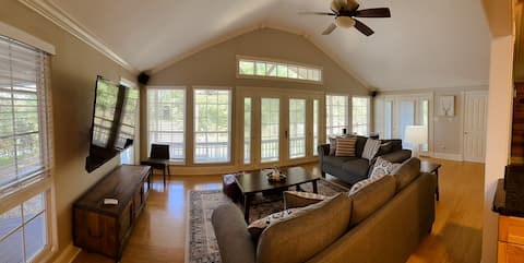 Riverfront home with party barn &private boat ramp