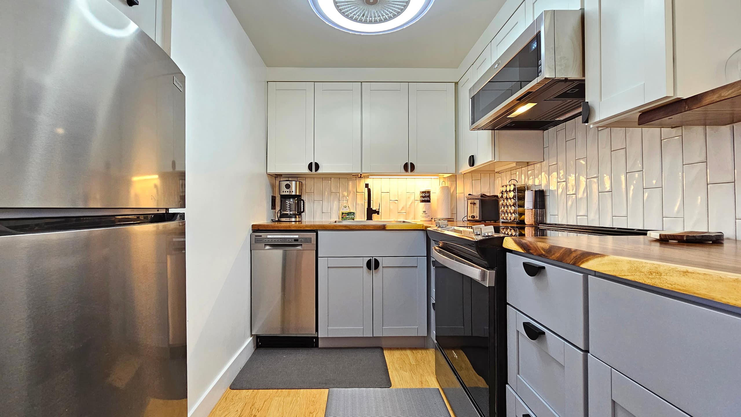 DHBH 902 Studio Apt, Full kitchen & Insane views! - Image 7
