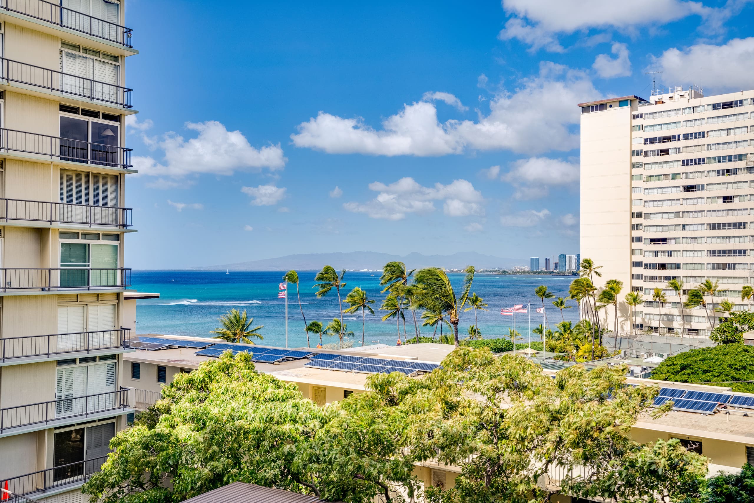 DHBH 902 Studio Apt, Full kitchen & Insane views! - Image 19