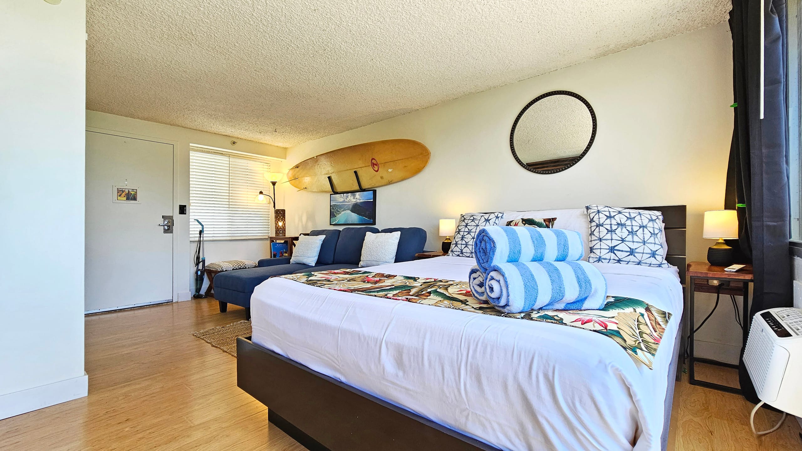DHBH 902 Studio Apt, Full kitchen & Insane views! - Image 9
