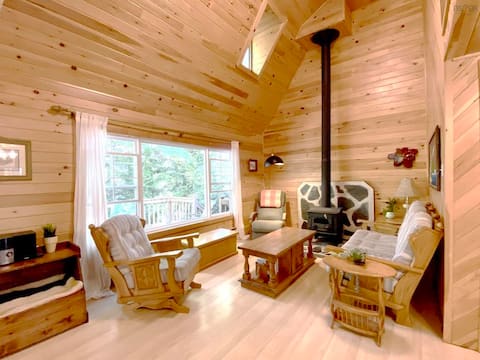 Popular Airbnb listing: Charming Lakefront Getaway in Queens