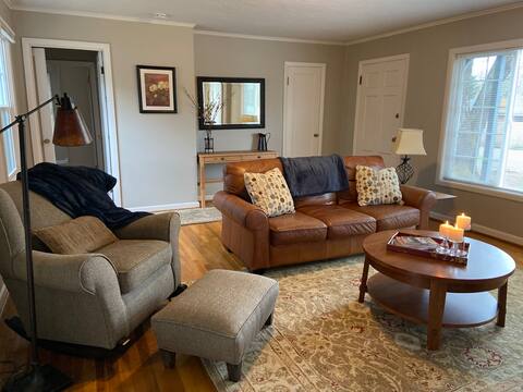 Cozy 2 br. Close to River