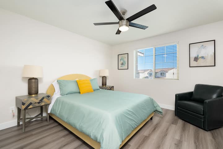 Bedroom #6: Queen bed with a smart LED TV. Has a great view facing the front of the house.