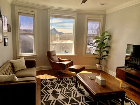 Popular Airbnb listing: The 1900 House - 1 Block From DT in Prescott