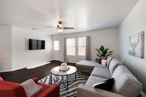 King-size Bed, EV Charging, Private Backyard