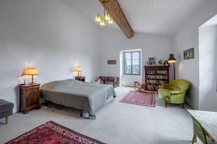 Спалня 6/6 на 2 - рия етаж (легло 160 см) и легло 90 см (вдясно, но не се вижда на снимката)