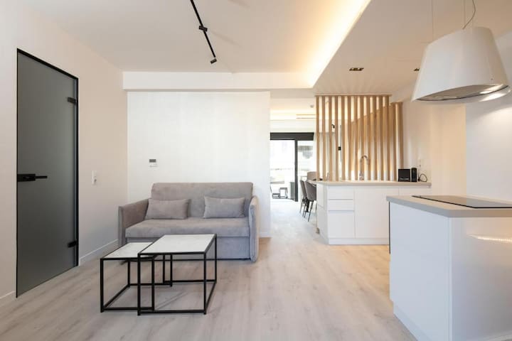 2-BR Maisonette Jacuzzi Incanto Suites Neos Kosmos