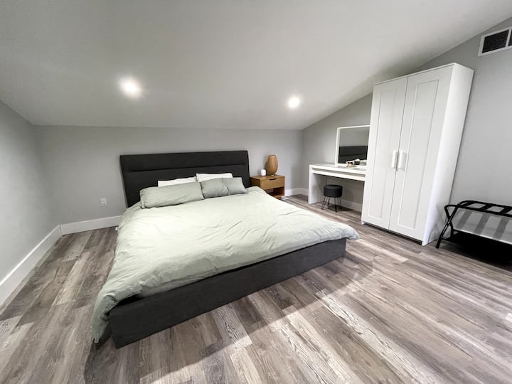 2nd Floor Master suite - California King