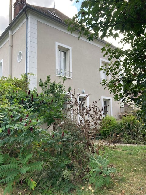 A west Paris suburb Mansion !