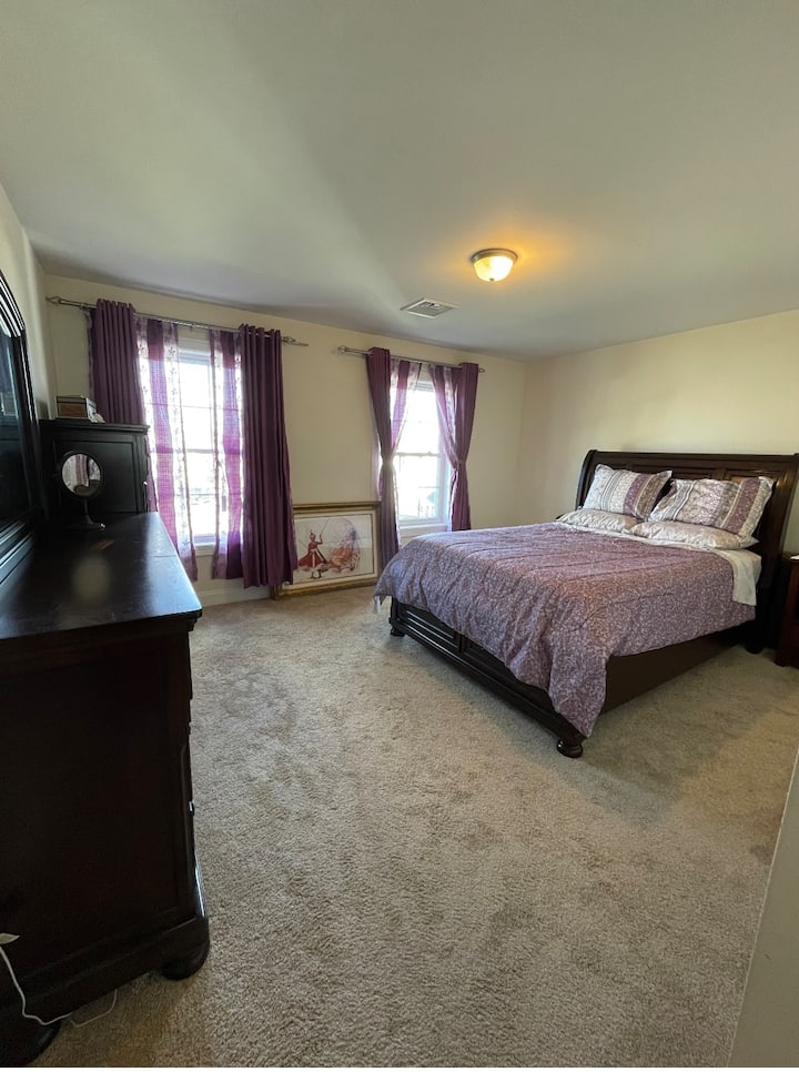 Bright and Cozy CT Pr Bedroom in large house Houses for Rent in