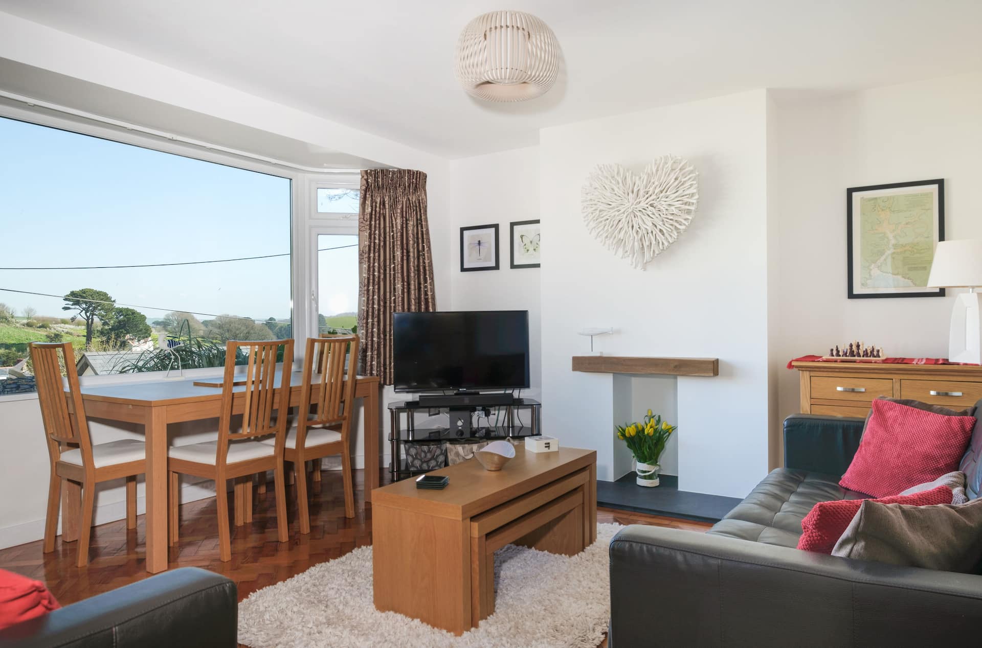 Salcombe flat for 4 with parking & large terrace