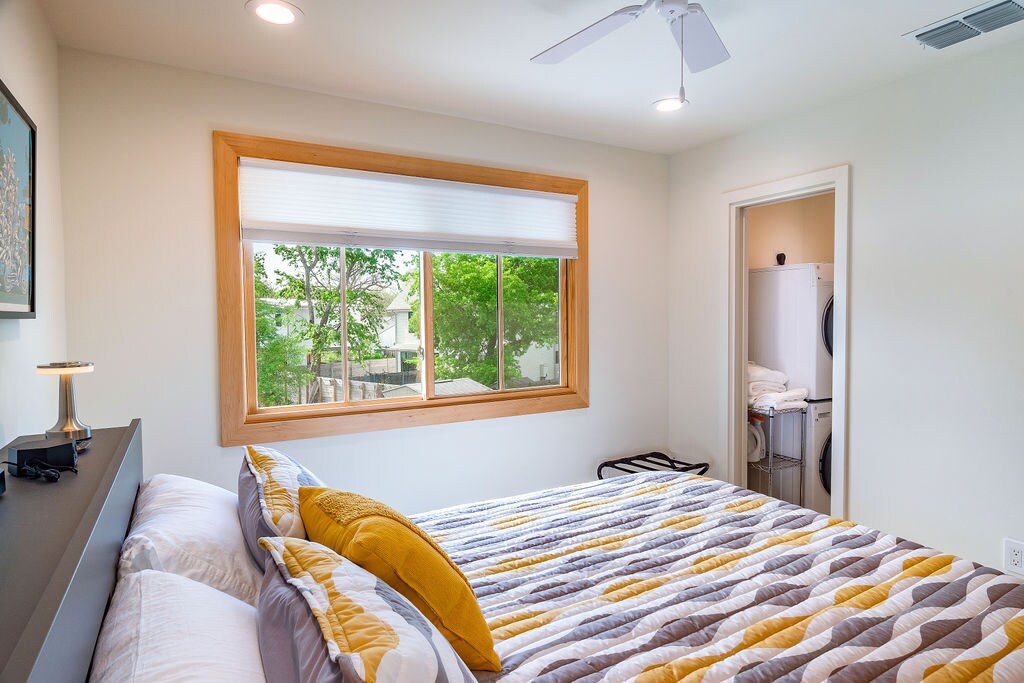 *1 Bdrm Apt*Full Kitchen*Laundry*No Xtra Fees