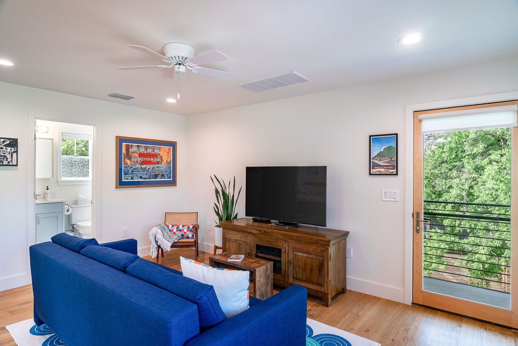 *1 Bdrm Apt*Full Kitchen*Laundry*No Xtra Fees