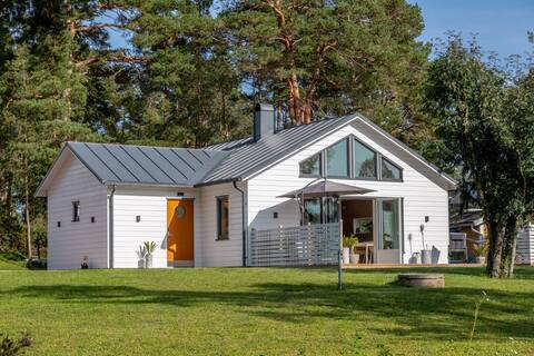 Modern house by the sea on beautiful Oknö
