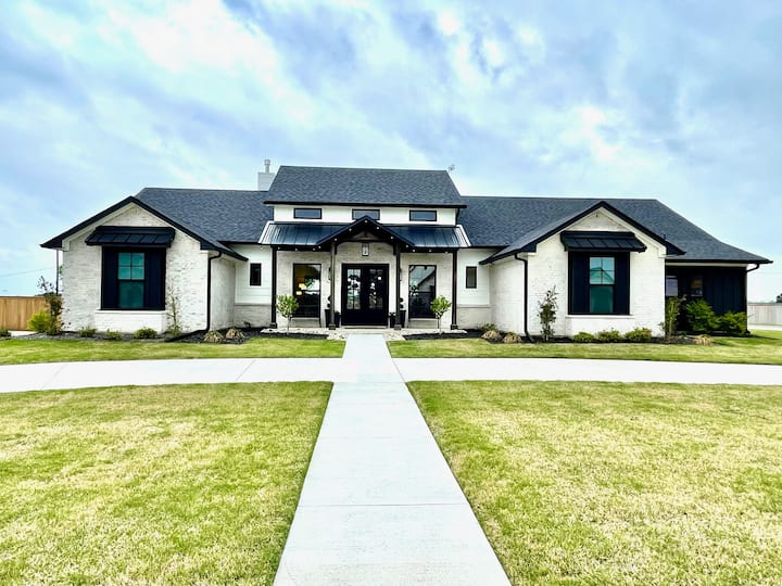 The Holstein House Houses for Rent in China Spring, Texas, United