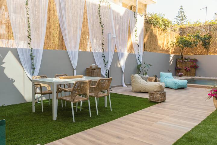 G&M Luxury Residence with pool gallery image 3