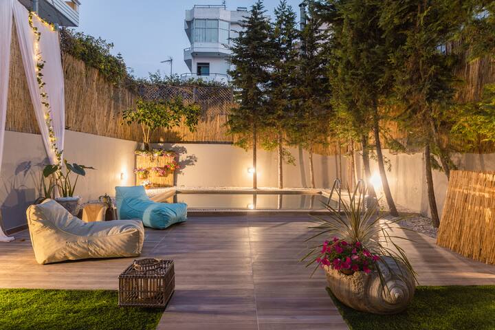 G&M Luxury Residence with pool gallery image 2