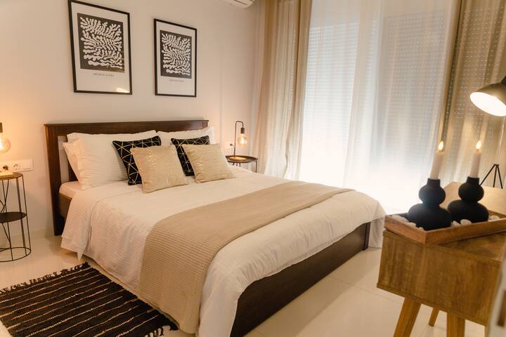 G&M Luxury Residence with pool gallery image 4