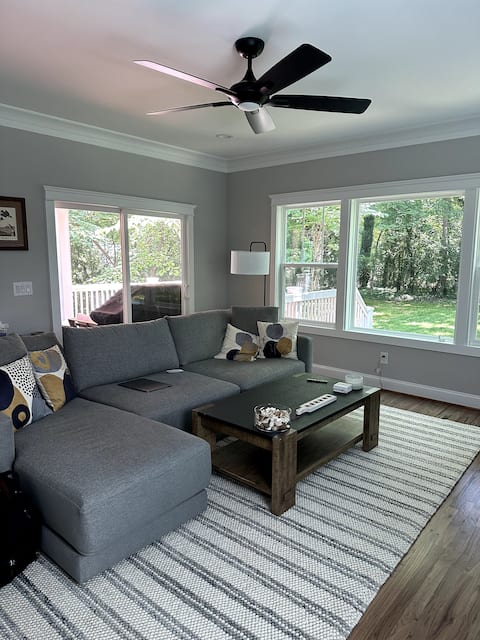 Top performing Airbnb: Spacious 4BR/4BA steps from NoDa in North Charlotte