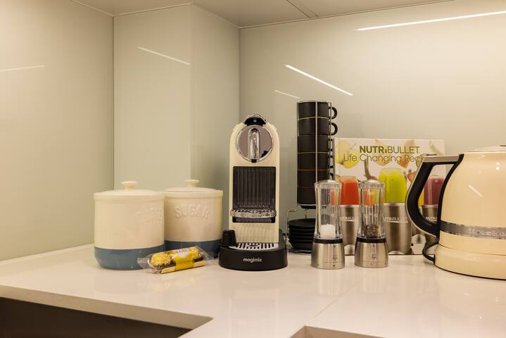 J-CoStAnZa – MaYfAiR – with AC! gallery image 5