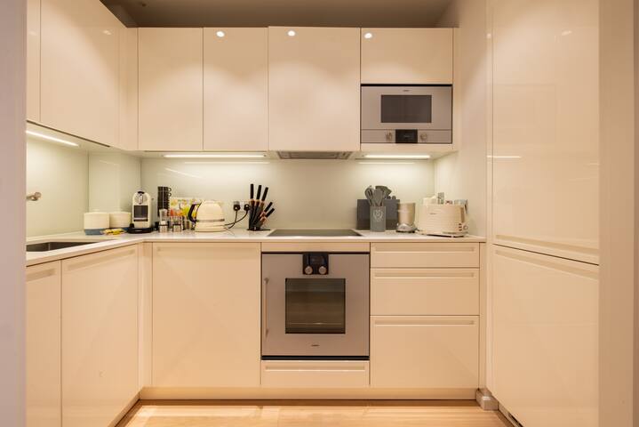 J-CoStAnZa – MaYfAiR – with AC! gallery image 4