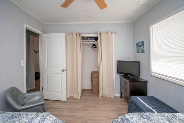 Double Twin Bedroom with two additional twin rollaway beds in the closet.