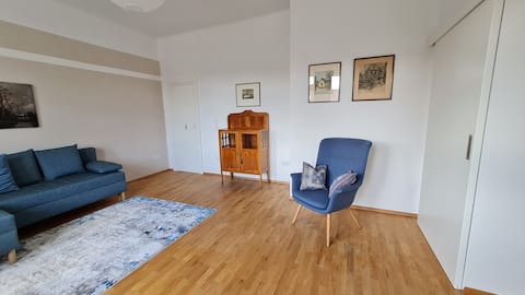 Top Airbnb: Living at the vineyard in Döbling