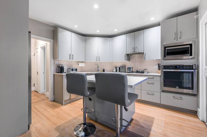 Vancouver Gem gallery image 2