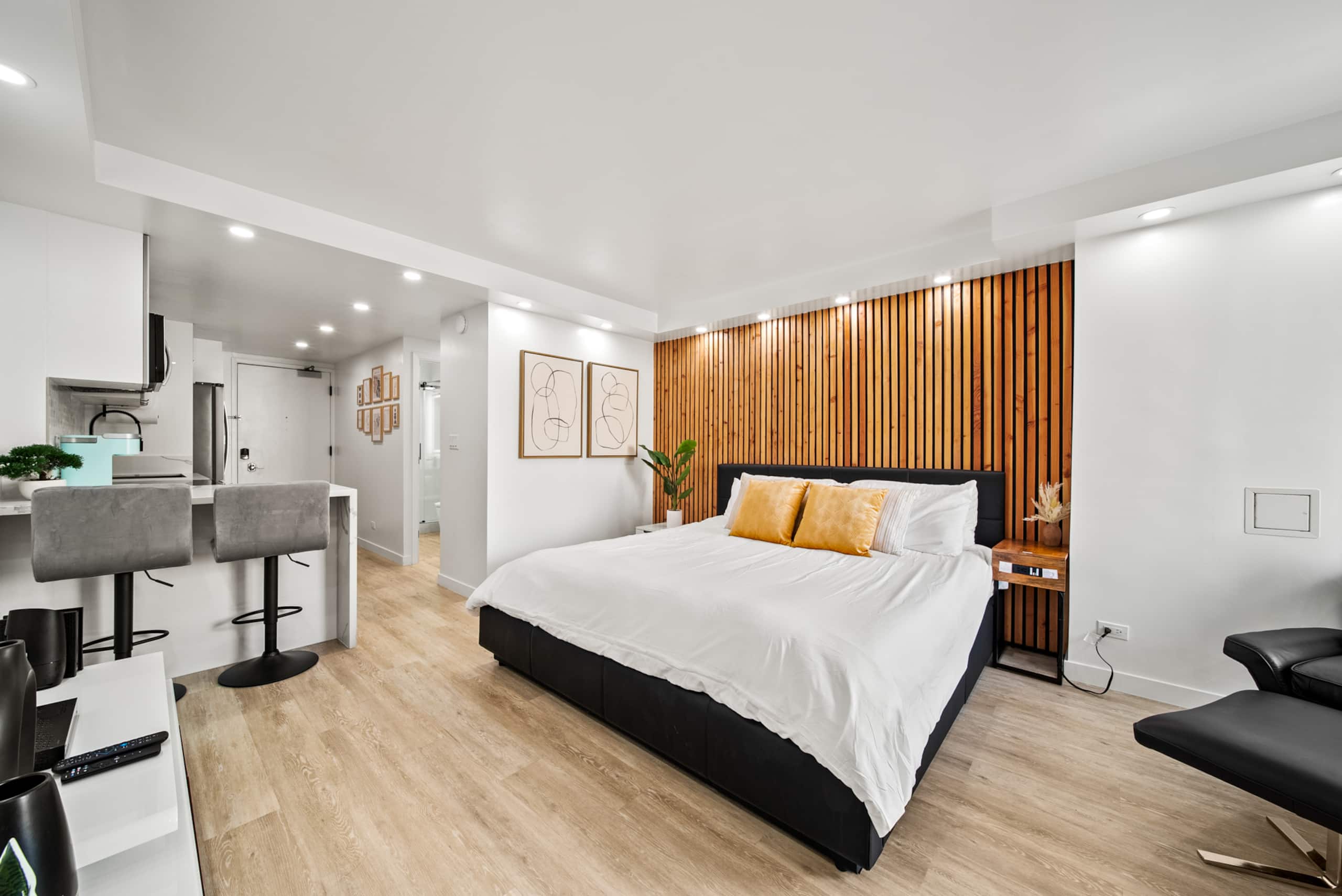 Condo in Honolulu · ★4.83 · Studio · 1 bed · 1 private bath - Image 1