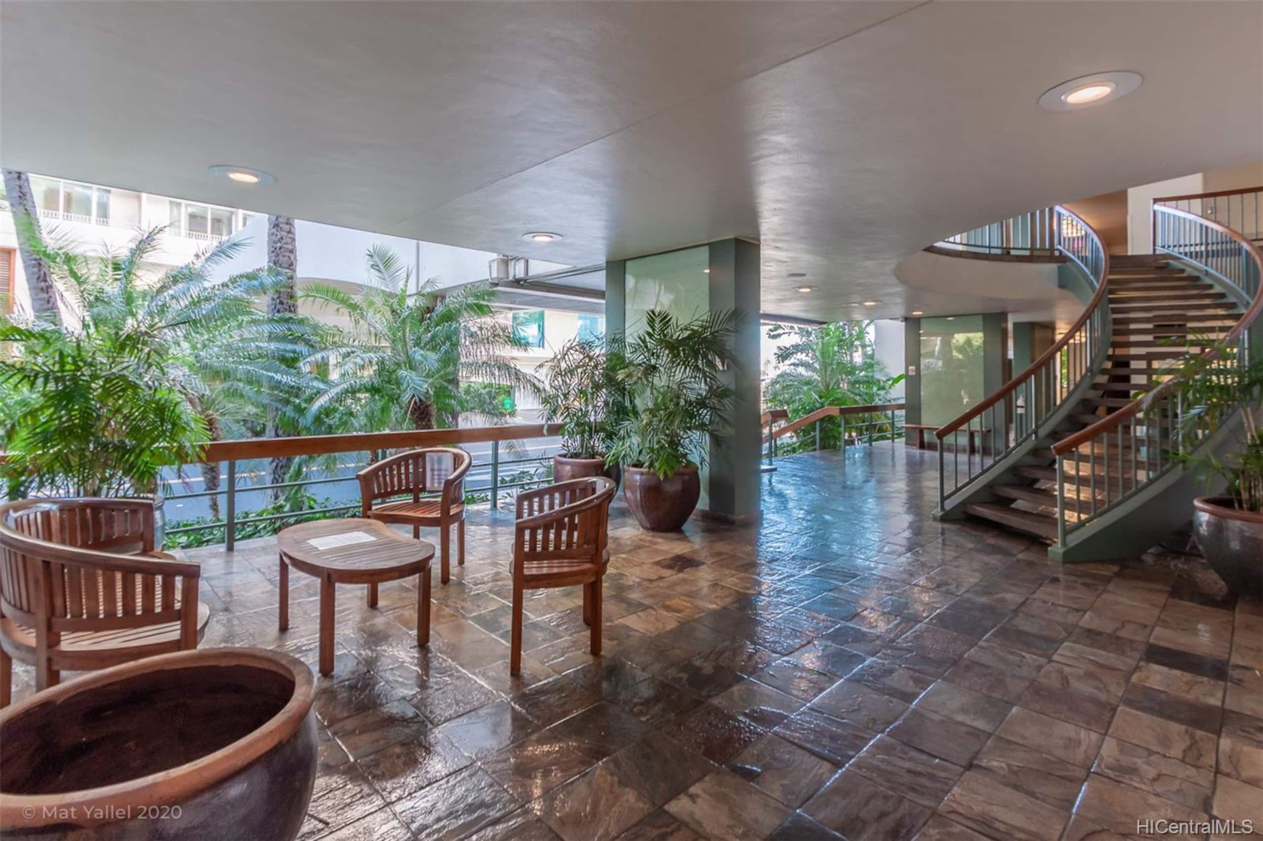 Condo in Honolulu · ★4.83 · Studio · 1 bed · 1 private bath - Image 24