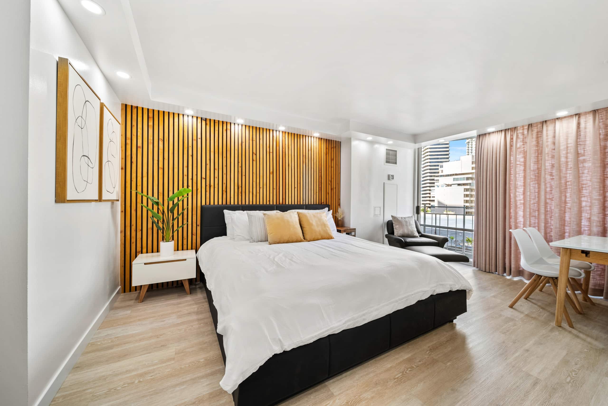 Condo in Honolulu · ★4.83 · Studio · 1 bed · 1 private bath - Image 6