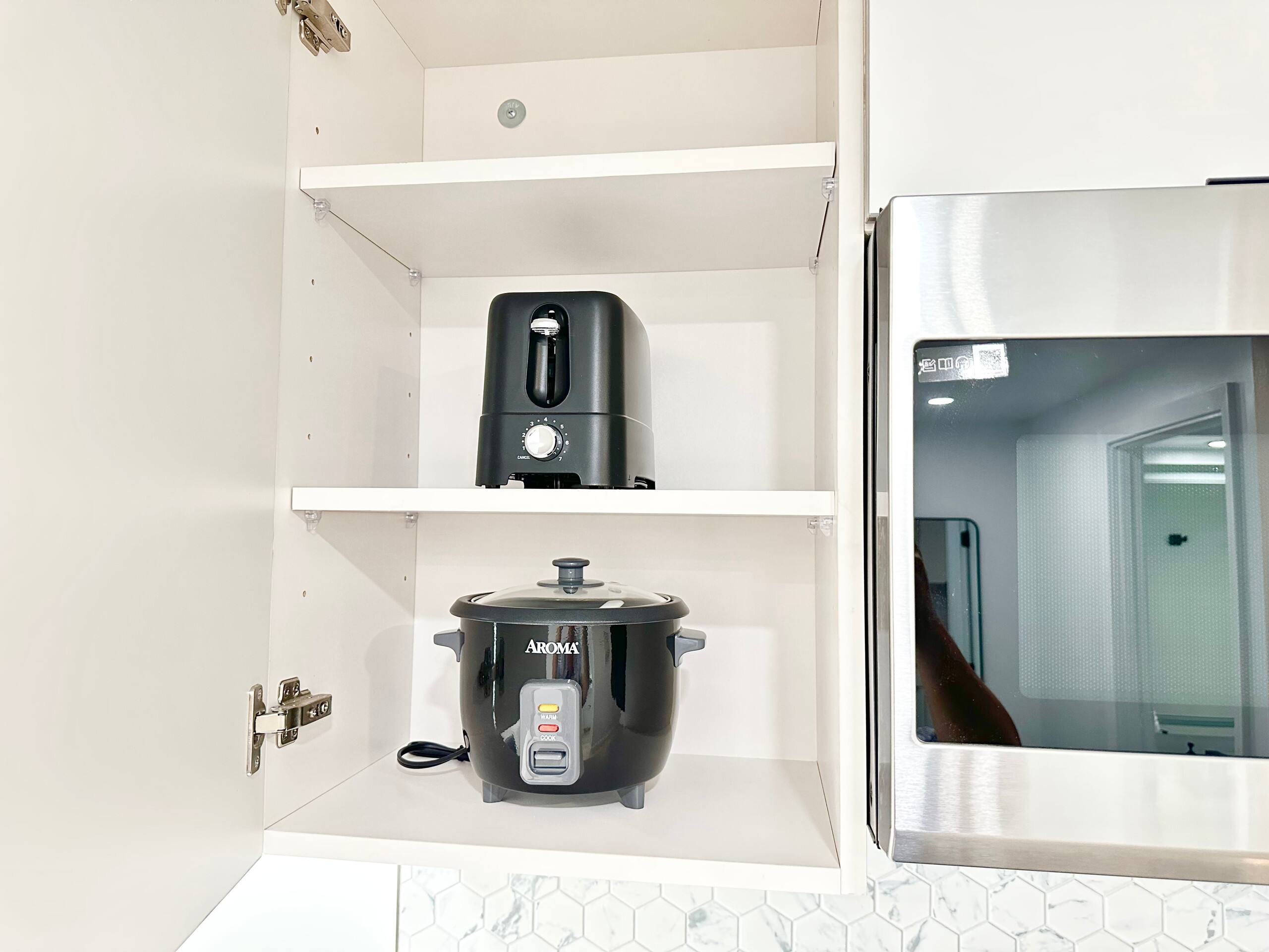 Condo in Honolulu · ★4.83 · Studio · 1 bed · 1 private bath - Image 9