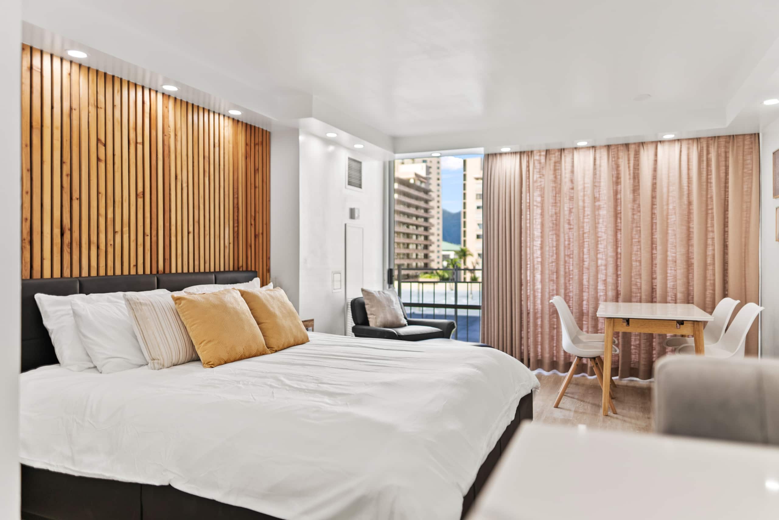 Condo in Honolulu · ★4.83 · Studio · 1 bed · 1 private bath - Image 5