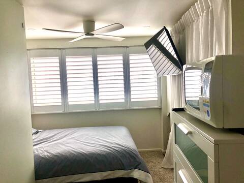 Successful Airbnb property: Private studio, conveniently located near station in Zetland