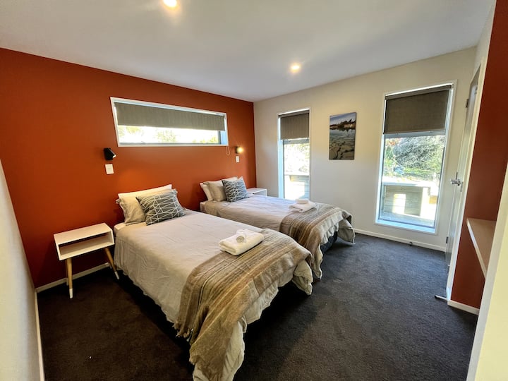 Spálňa 2 - Konfigurácia lôžok môže byť manželská posteľ alebo dve manželské postele King.