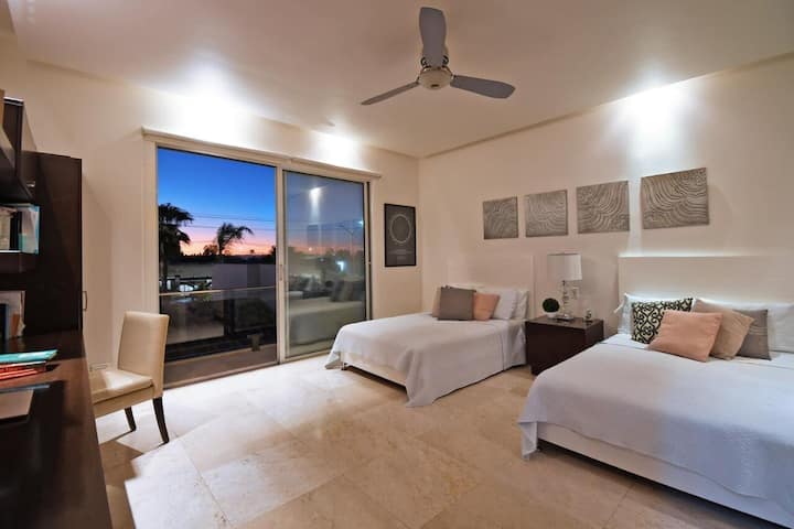 Chumba cha 2 cha kulala (vitanda viwili kamili) Ina televisheni janja.