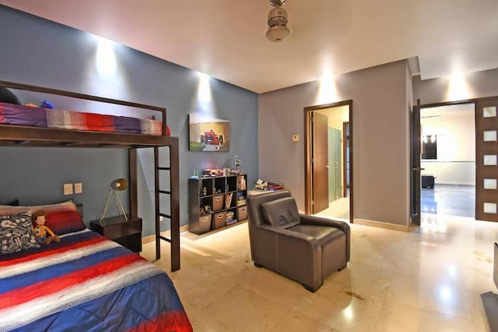 Chumba cha 3 cha kulala (kitanda cha watu wawili kilicho na kitanda cha ghorofa moja)