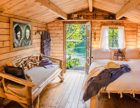 Pioneer Cabin, Wilderness Kachemak Bay