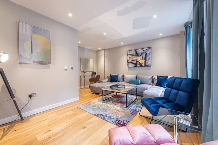 New – Spacious Clapham Townhouse: Sleeping 13.