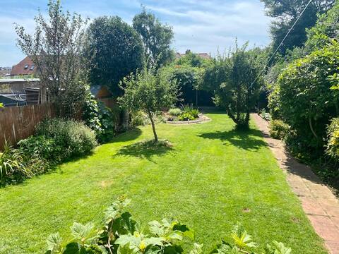 Large sunny house close to beach. Free parking