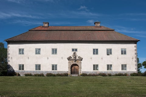 Apartment in 17th century castle