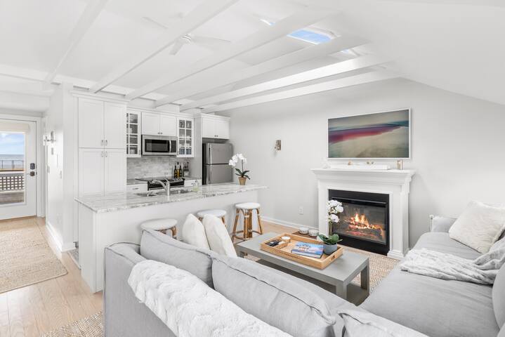 The Saltbox | Watch Hill’s Award-Winning Retreat gallery image 2