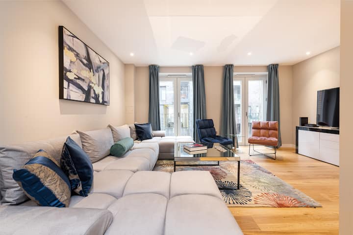 New - The Townhouse Eight - Sleeps 13. - London