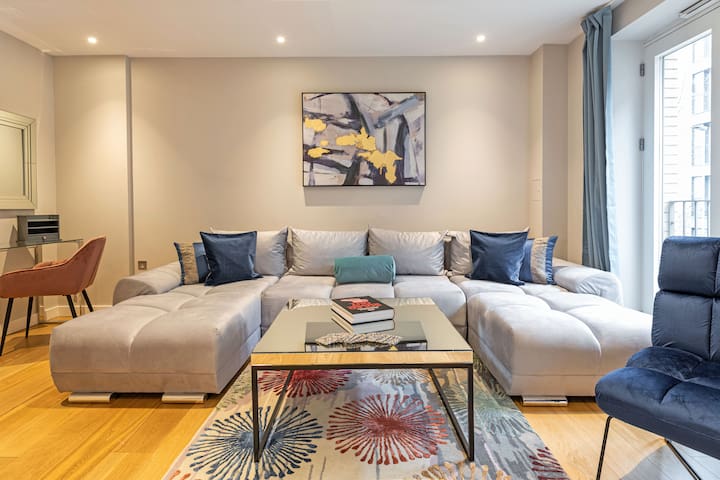 New – The Townhouse Eight – Sleeps 13.