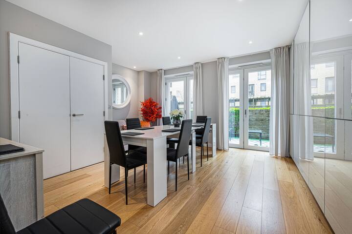 New – The Townhouse Eight – Sleeps 13. gallery image 5