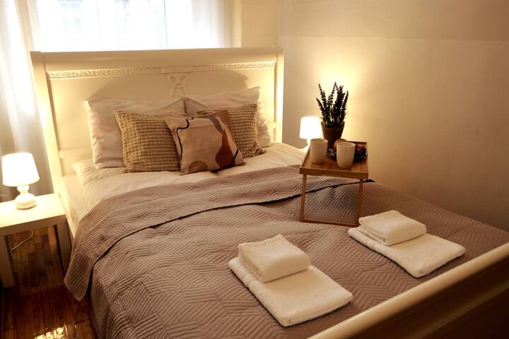 Classic 3BR Midtown Riga APT*Free parking*billiard gallery image 4