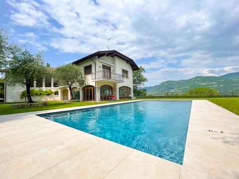 Top Airbnb: Villa Antonio in San Felice Del Benaco