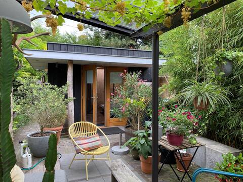 Cozy garden house in Oude Dorp