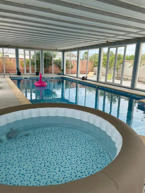 Villa with Heated Pool & Jacuzzi