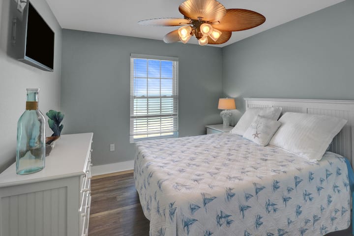 ห้องนอนควีนไซส์ชั้นล่าง